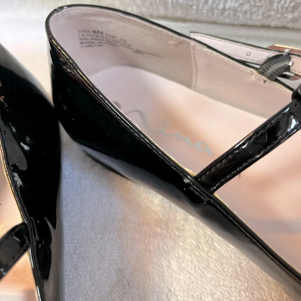 NWT Nina black patent leather Mary Jane’s shoes in size 4